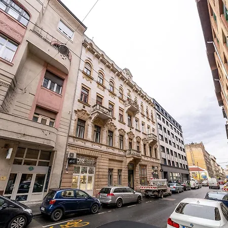 Magic Exotic In Downtown Apartment Budapest
