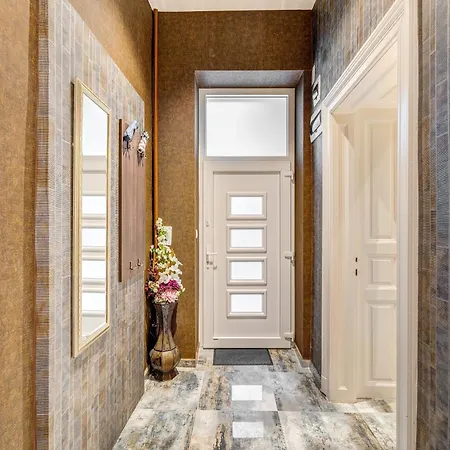 Magic Exotic In Downtown Apartment Budapest