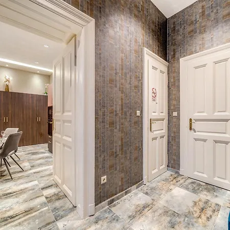 Apartment Magic Exotic In Downtown Budapest