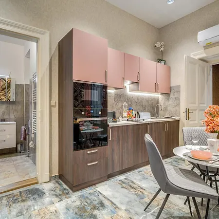 Magic Exotic In Downtown Apartment